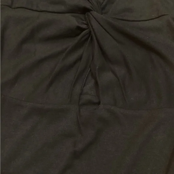 Elegant Black Sleeveless Dress - Picture 4 of 6